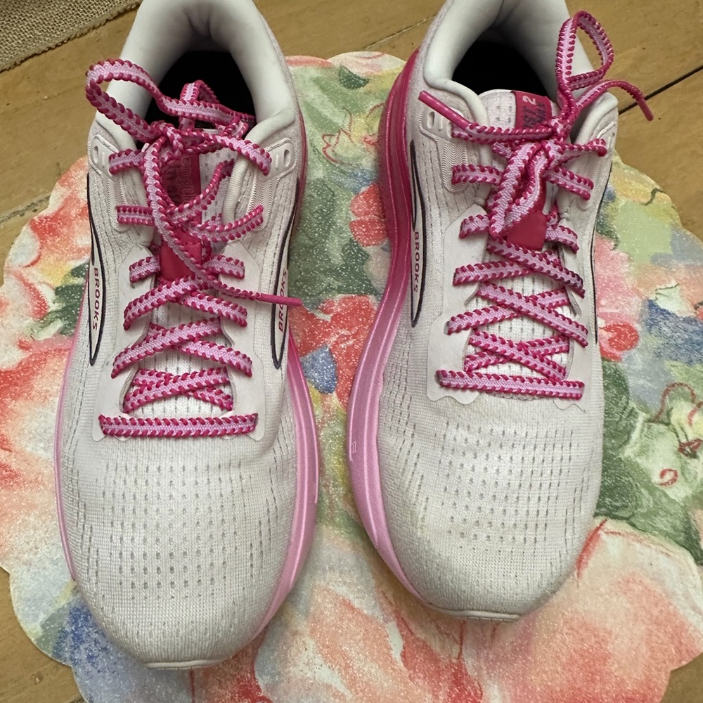 Brooks Women's White and Pink Running Sneakers
